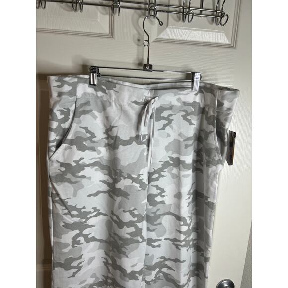 Avia Women's Light-weight Straight Leg Sweatpants Grey/White Camo NEW ~ Size XXL - Picture 2 of 7